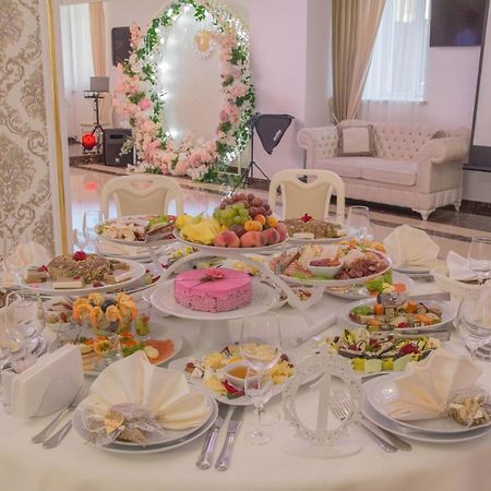 Готель Баронський Двір Csernyivci Kültér fotó